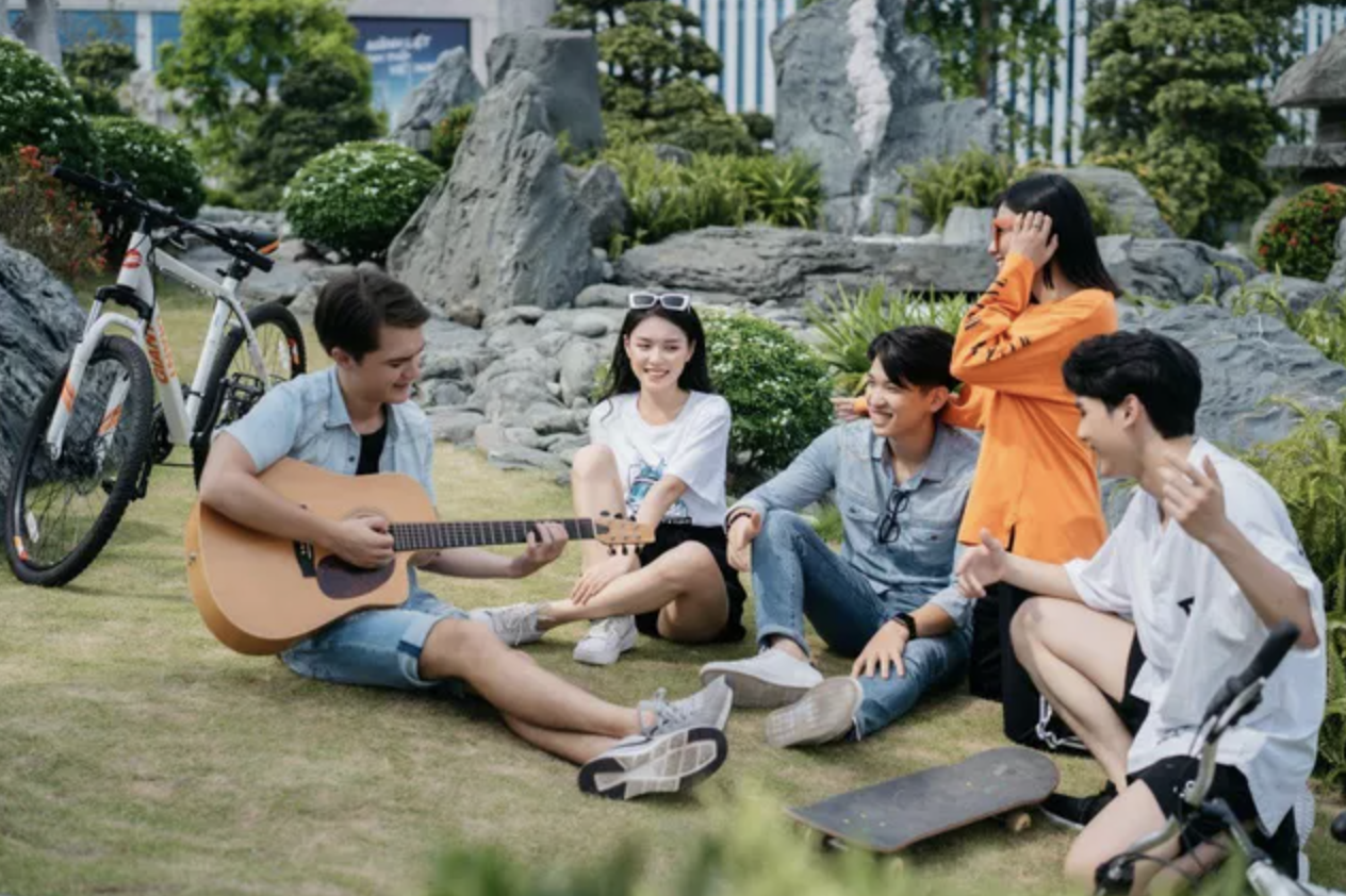 Chủ động học hỏi, không ngại va chạm thực tế giúp cho những bạn trẻ Gen Z ngày càng tự tin xoay chuyển thế giới.